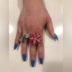 Unique 2 finger flower ring.